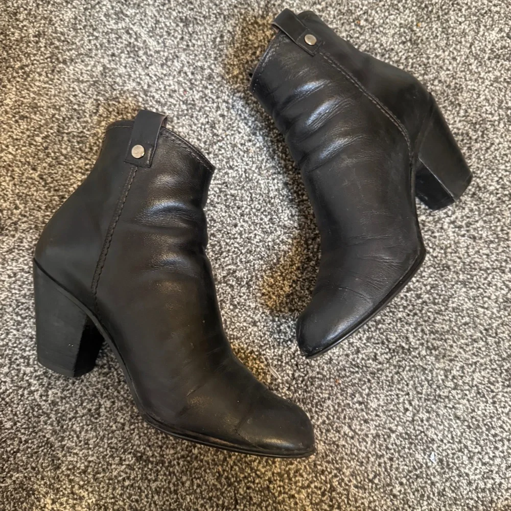 Stuart Weitzman Women’s Hipgal Leather Zip Ankle Western Booties Black Size 6.5 - Picture 5 of 10
